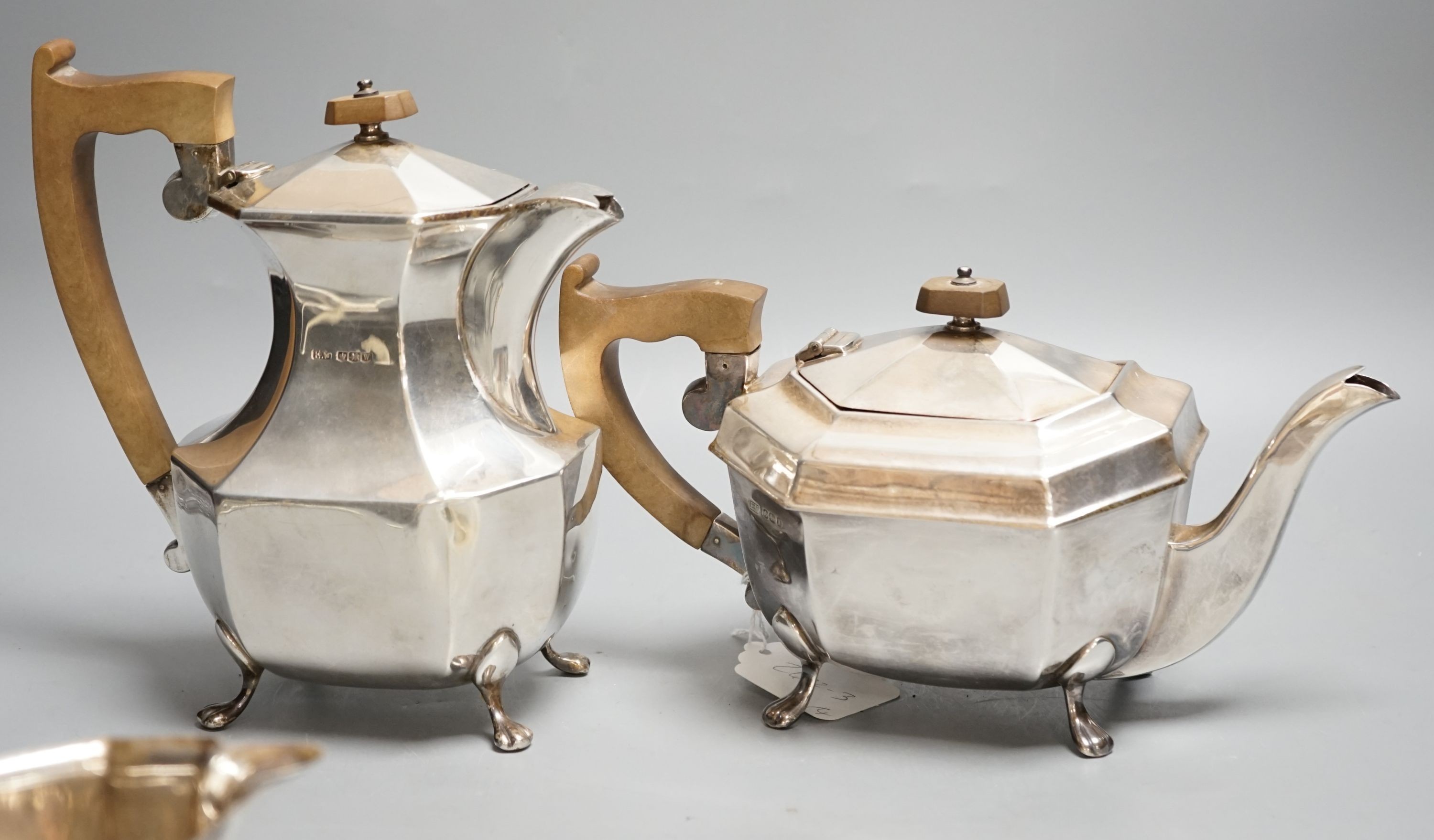 A George VI silver four piece tea set, Viners Ltd, Sheffield, 1939/1940, gross weight 55.5 oz.
